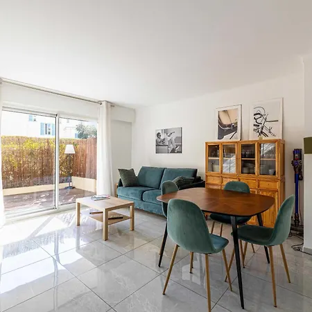 Apartment Charming In Residential Neighbourhood *