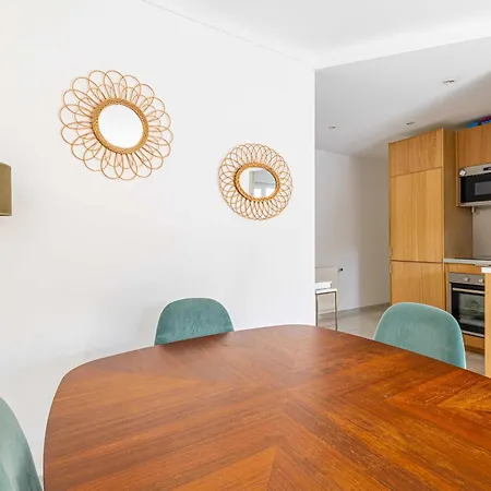 Apartment Charming In Residential Neighbourhood