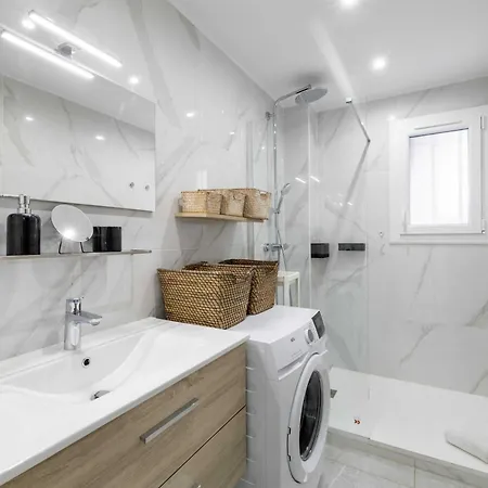 Apartment Charming In Residential Neighbourhood *