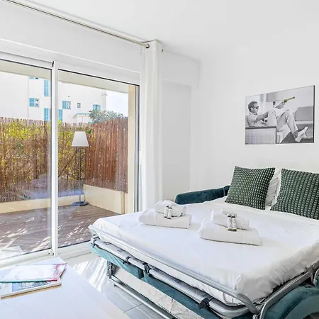 Apartment Charming In Residential Neighbourhood *