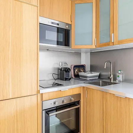 Charming In Residential Neighbourhood Apartment